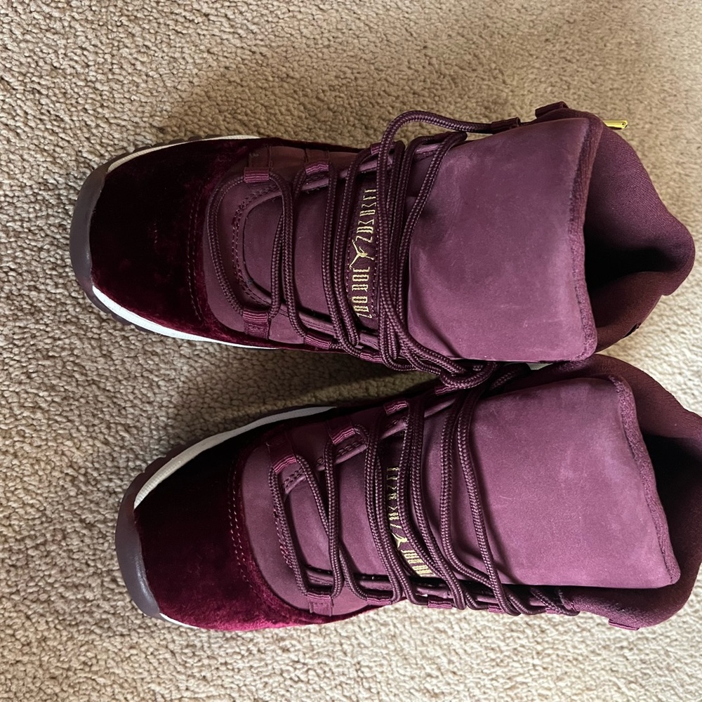 Air Jordan 11 retro RLGG night Maroon and Metallic Gold. Great condition!